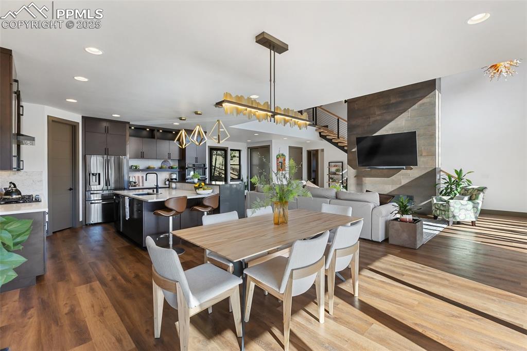 Image 40 of 48: Dining Area