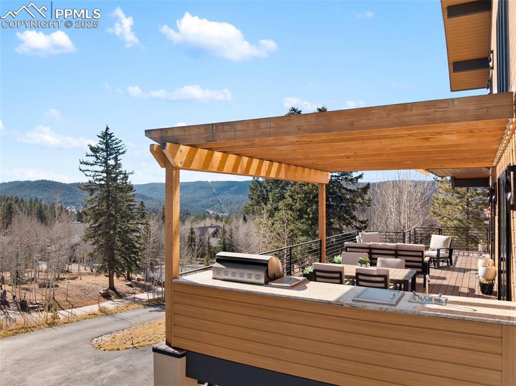 Image 45 of 48: Deck