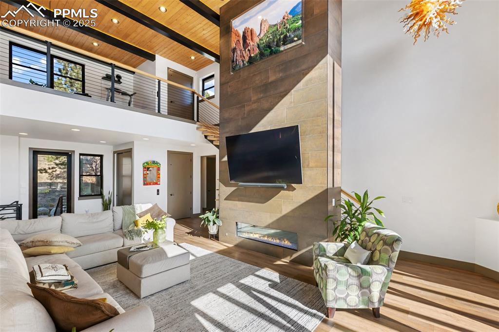 Image 7 of 48: Living Room