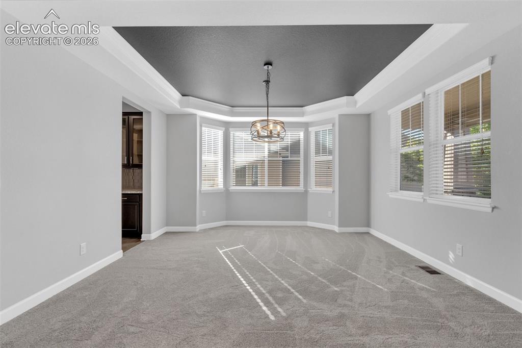Image 12 of 50: Dining Area