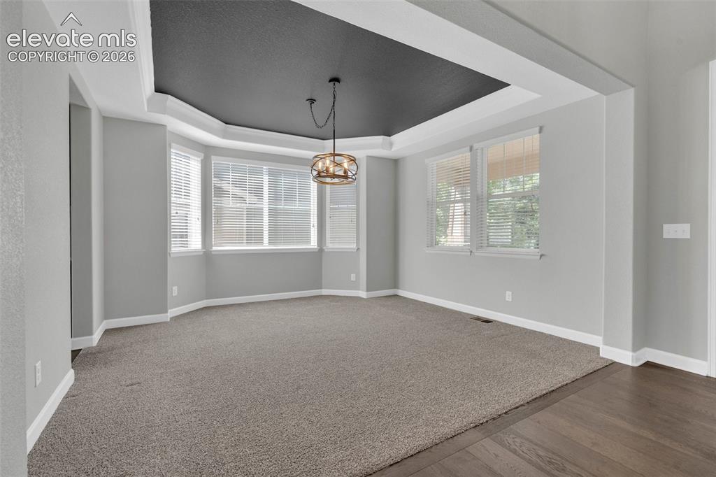 Image 16 of 49: Dining Area