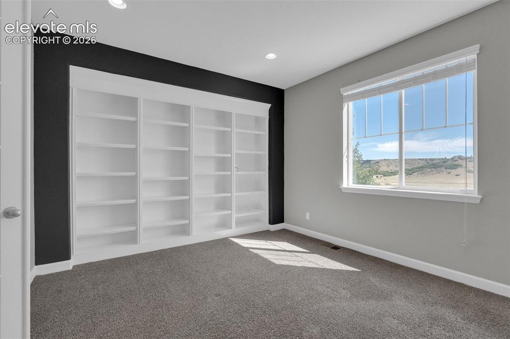 Image 18 of 49: Office