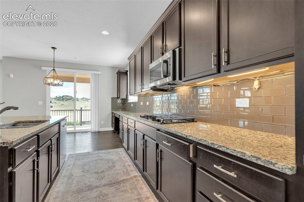 Image 27 of 50: Kitchen