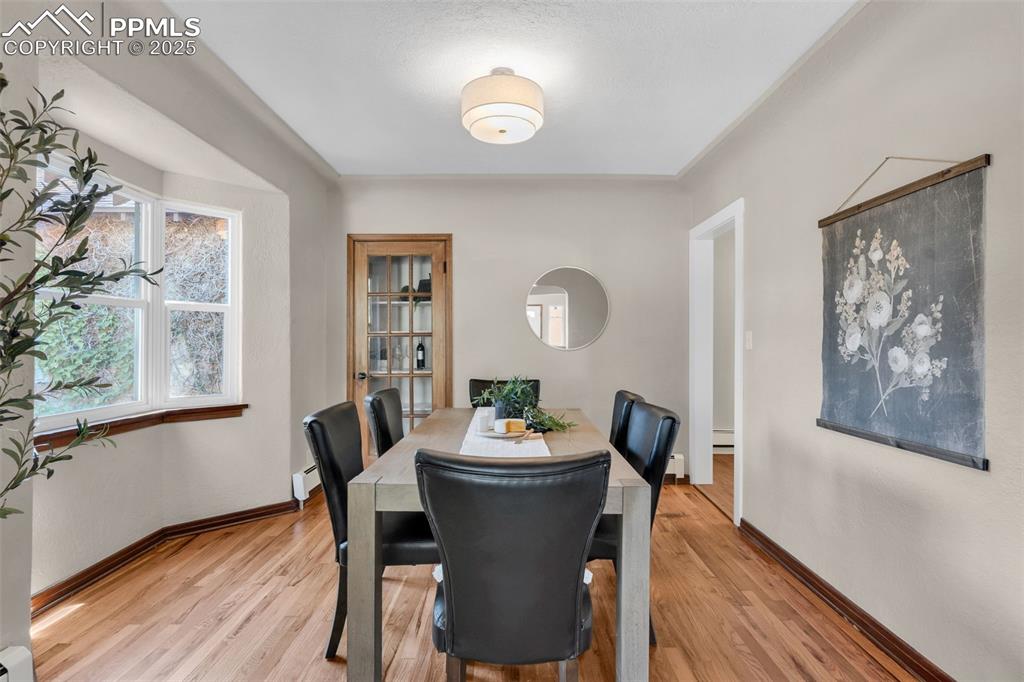 Image 4 of 36: Dining Area