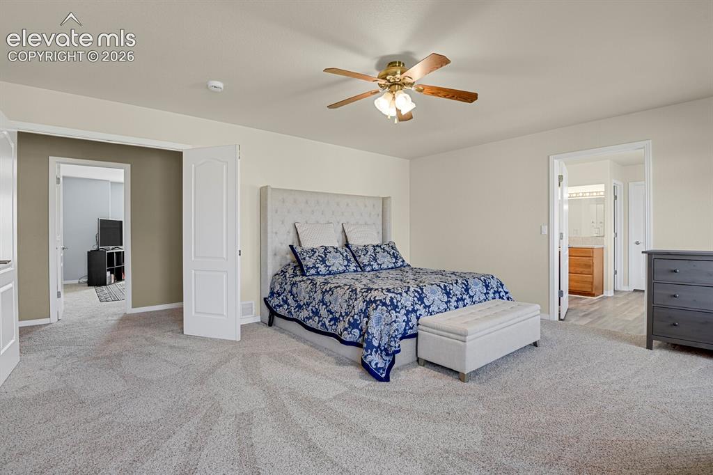 Image 22 of 47: Bedroom