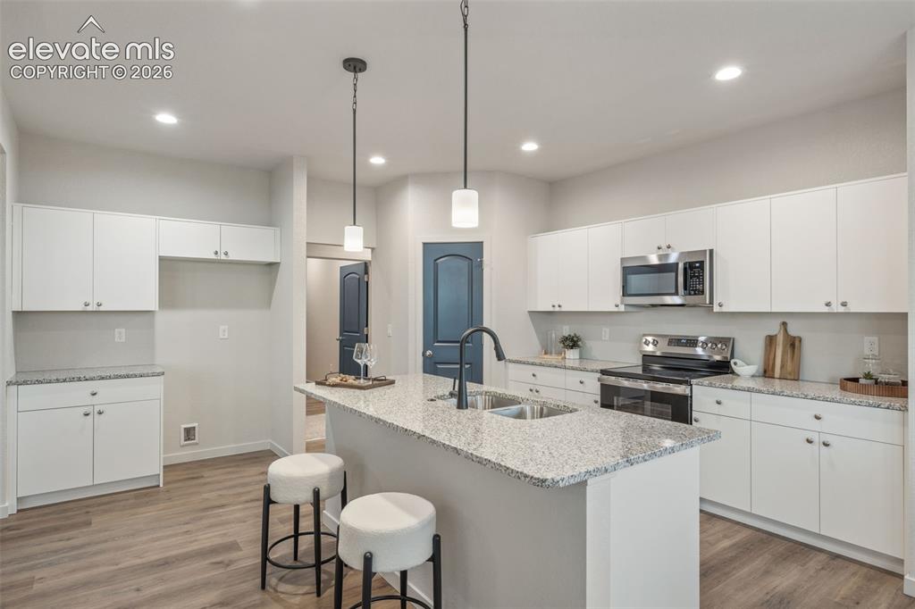 Image 15 of 38: Kitchen