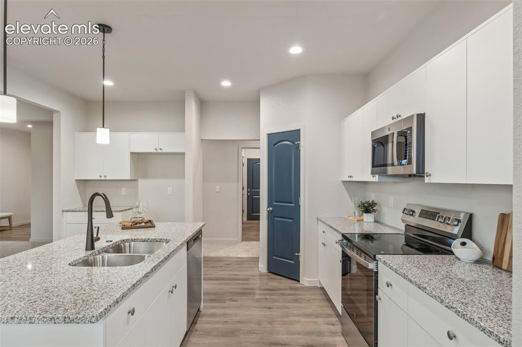 Image 16 of 38: Kitchen