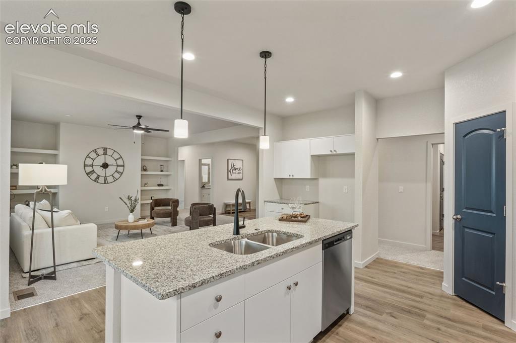 Image 17 of 38: Kitchen