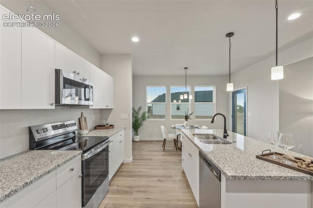 Image 18 of 38: Kitchen