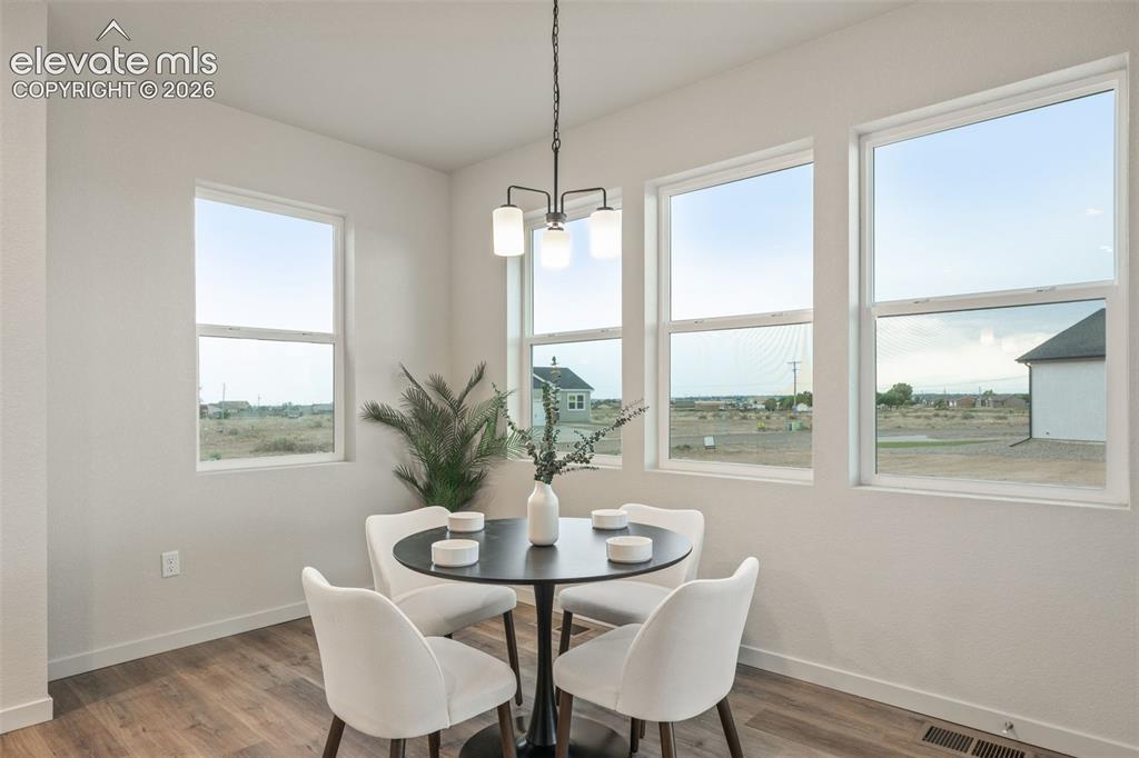 Image 19 of 38: Dining Area