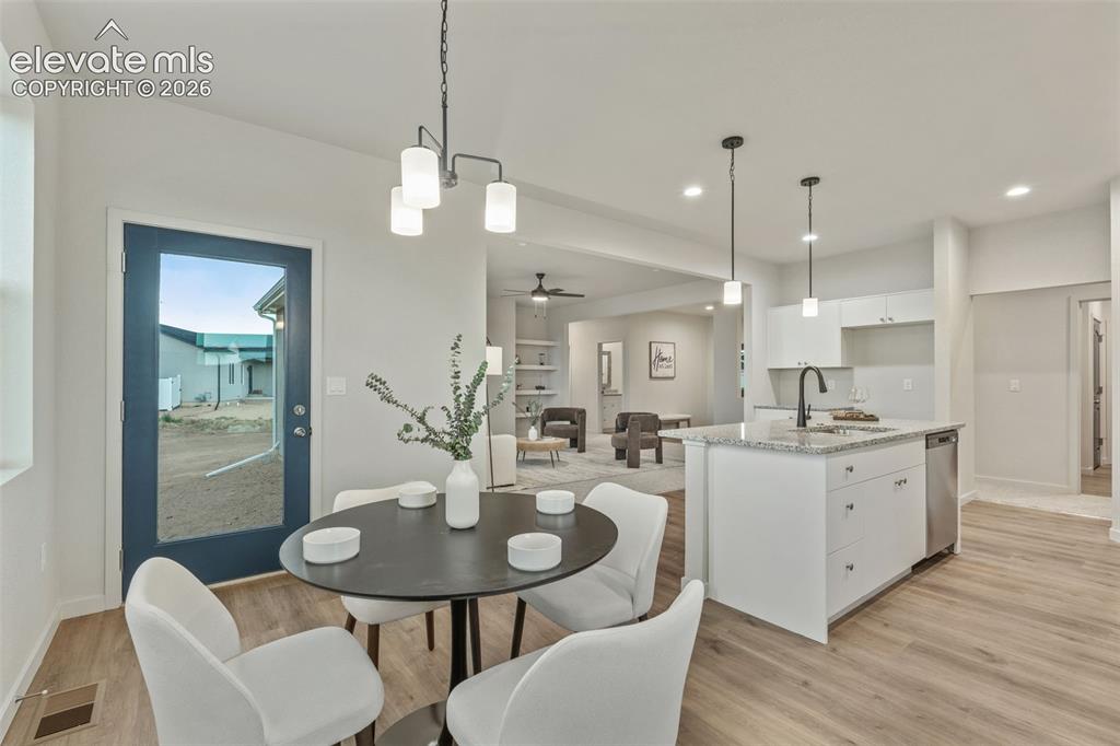 Image 20 of 38: Dining Area