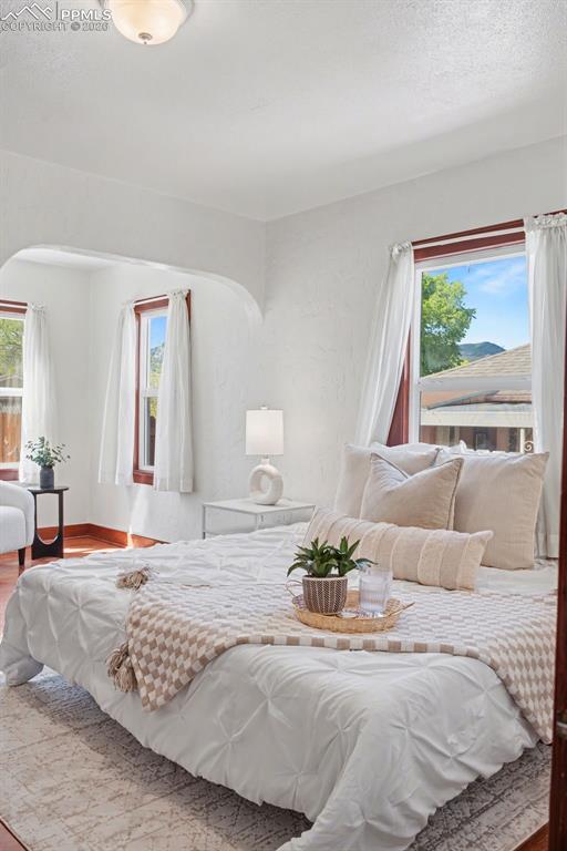 Image 21 of 40: Bedroom