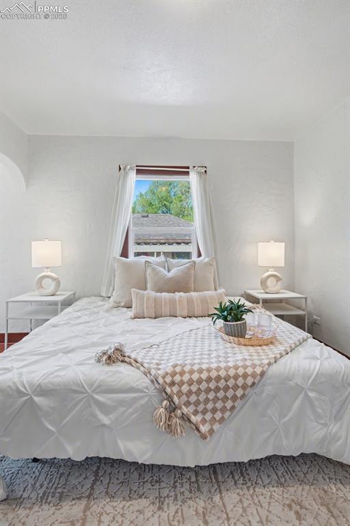 Image 23 of 40: Bedroom