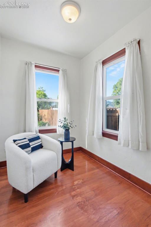 Image 24 of 40: Sitting Room