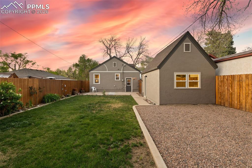 Image 5 of 40: Back of Structure