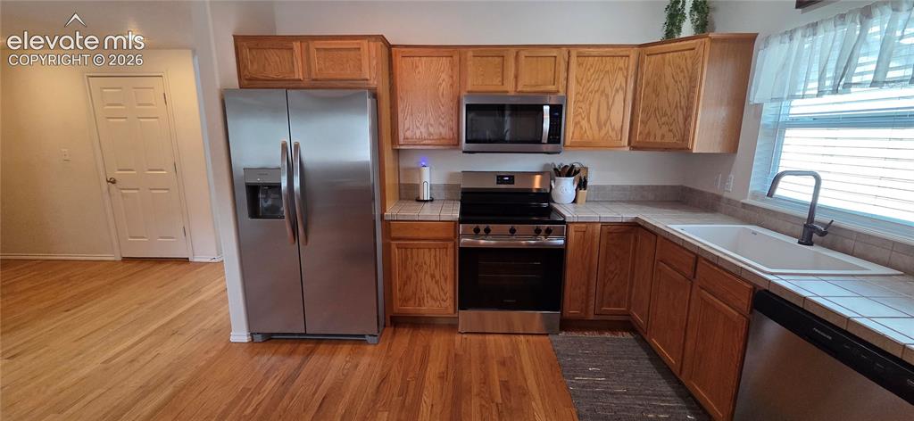 Image 10 of 36: Kitchen