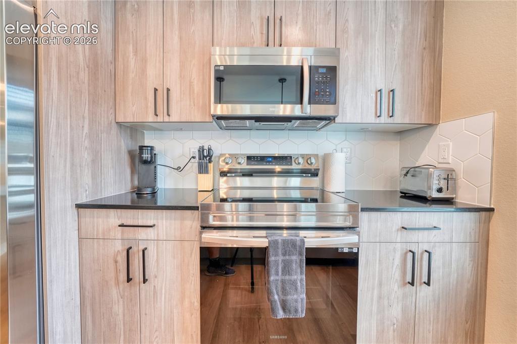 Image 13 of 38: Kitchen