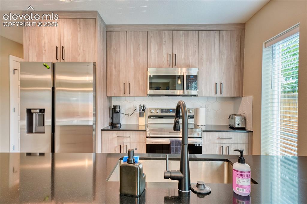 Image 17 of 38: Kitchen