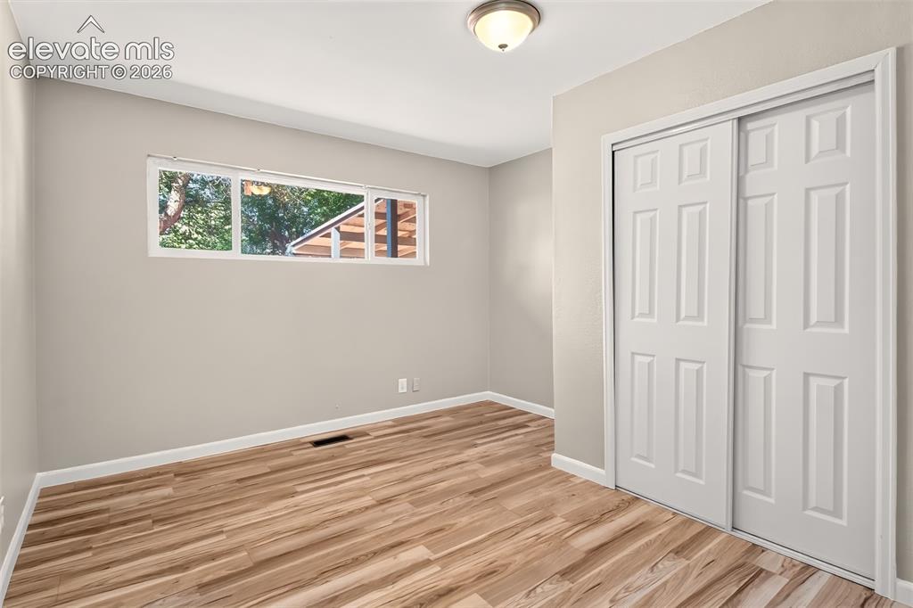 Image 19 of 28: Bedroom