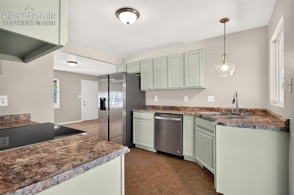 Image 4 of 28: Kitchen