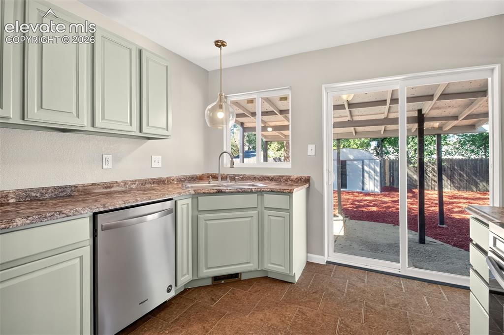 Image 5 of 28: Kitchen