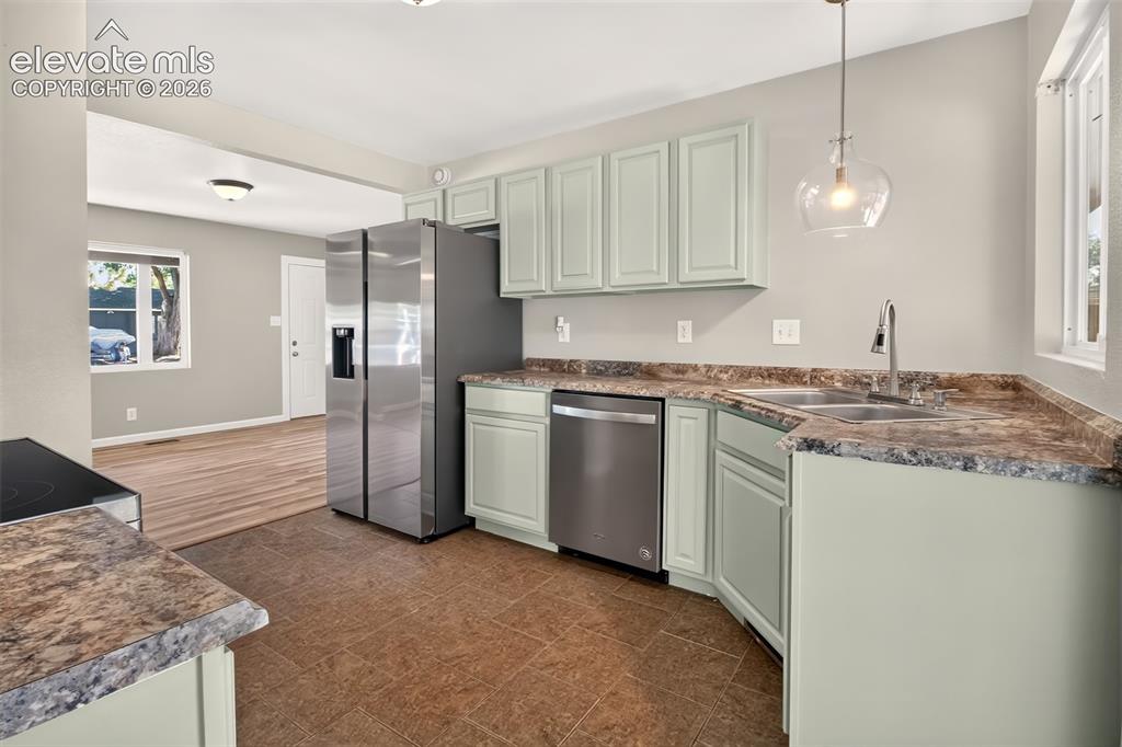 Image 6 of 28: Kitchen