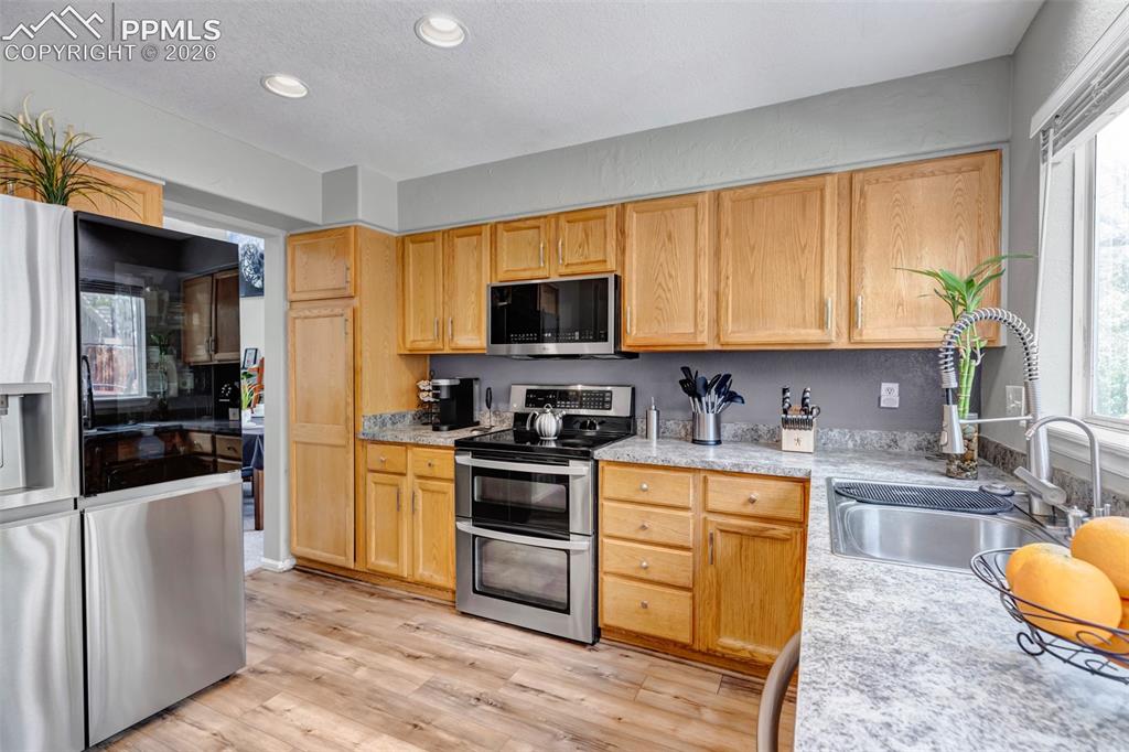 Image 11 of 50: Kitchen