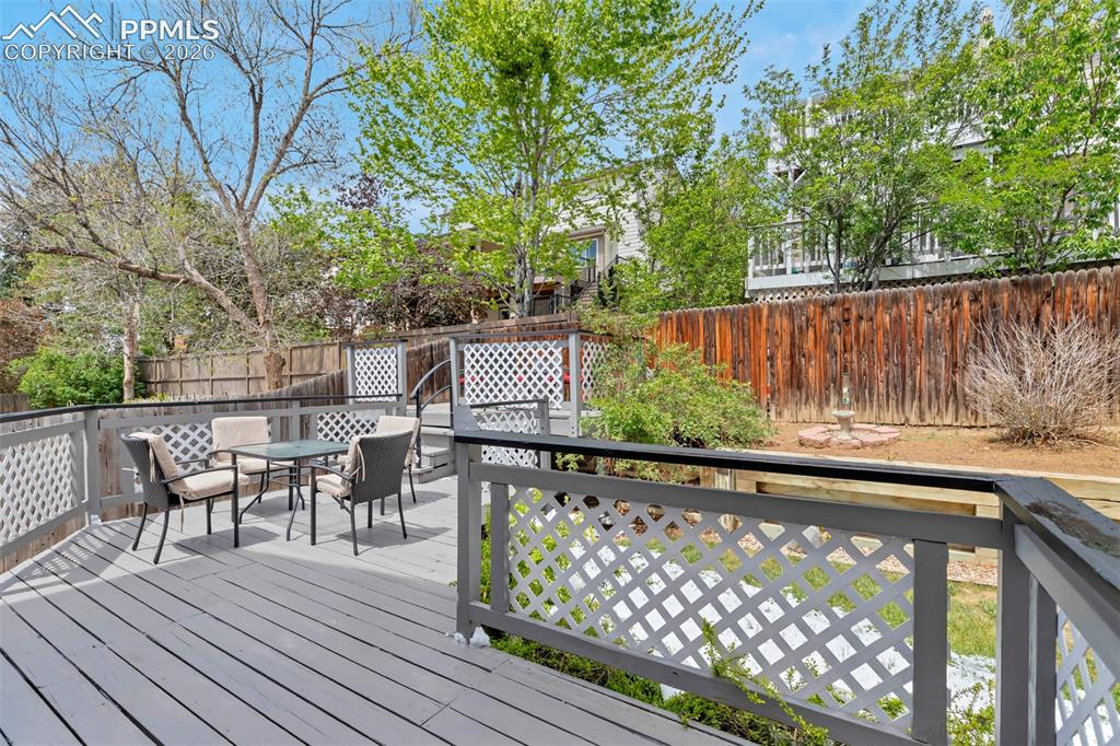 Image 40 of 50: Deck