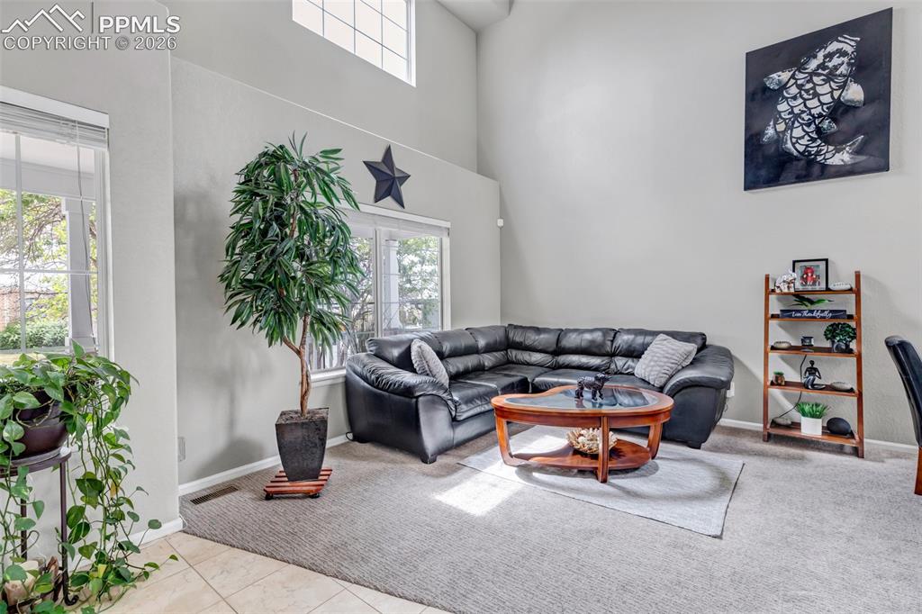 Image 8 of 50: Living Room