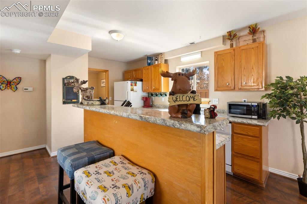 Image 25 of 49: Kitchen