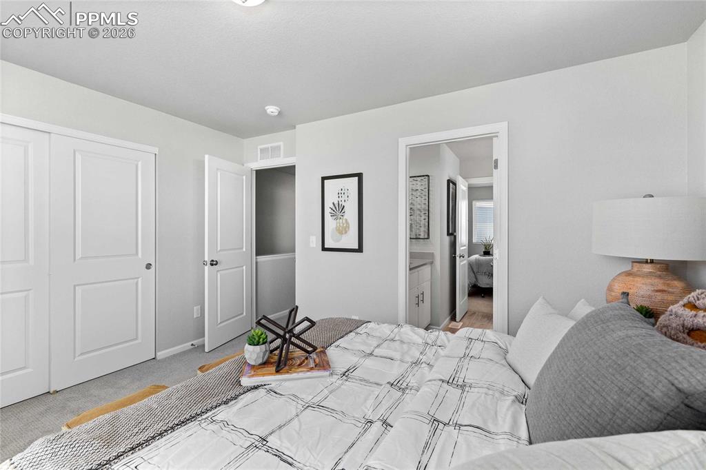 Image 19 of 22: Photos of a model home