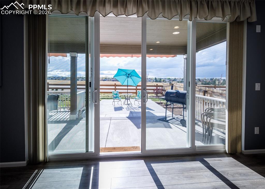 Image 15 of 48: Entry