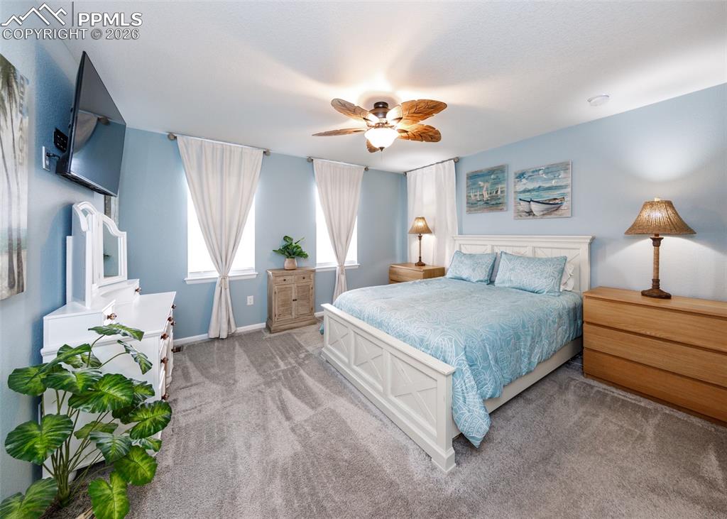 Image 22 of 48: Bedroom