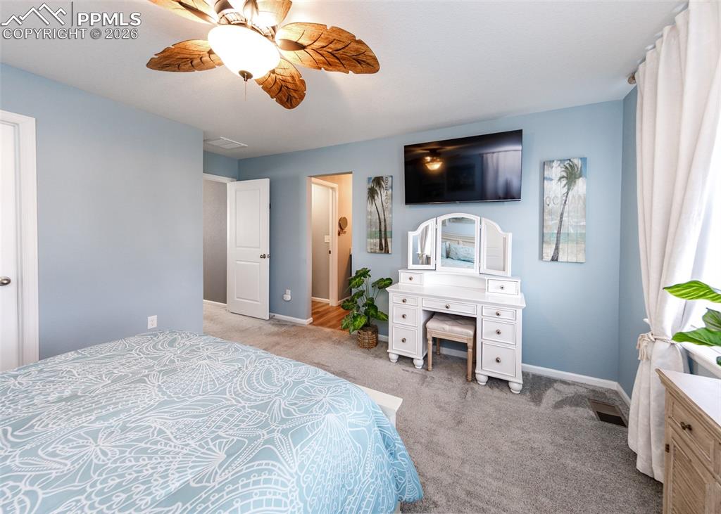 Image 24 of 48: Bedroom