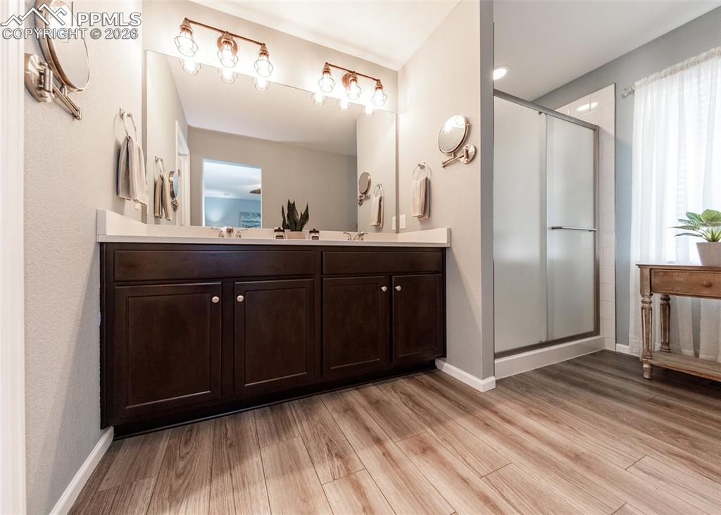 Image 25 of 48: Bathroom