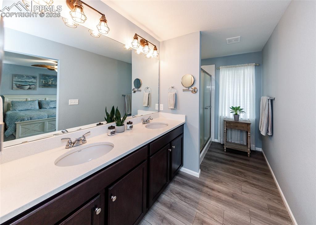 Image 26 of 48: Bathroom