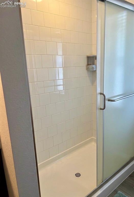 Image 28 of 48: Bathroom