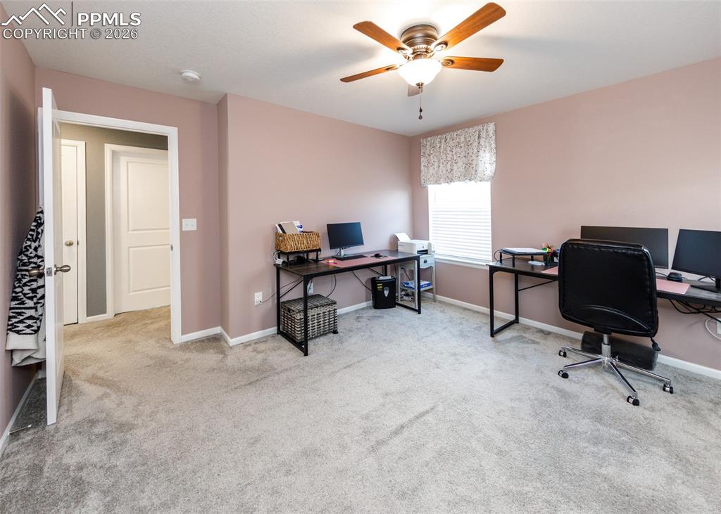 Image 31 of 48: Office