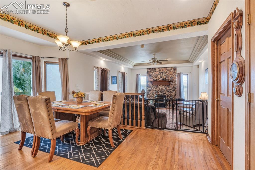 Image 13 of 50: Dining Area