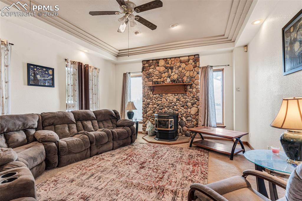 Image 14 of 50: Living Room