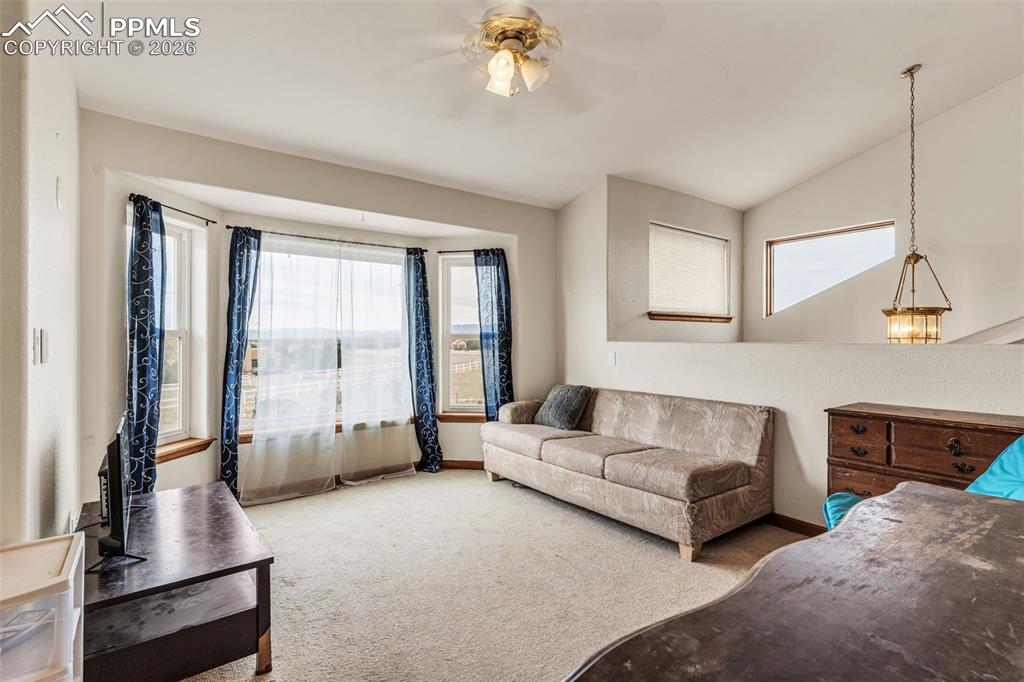 Image 21 of 50: Living Room