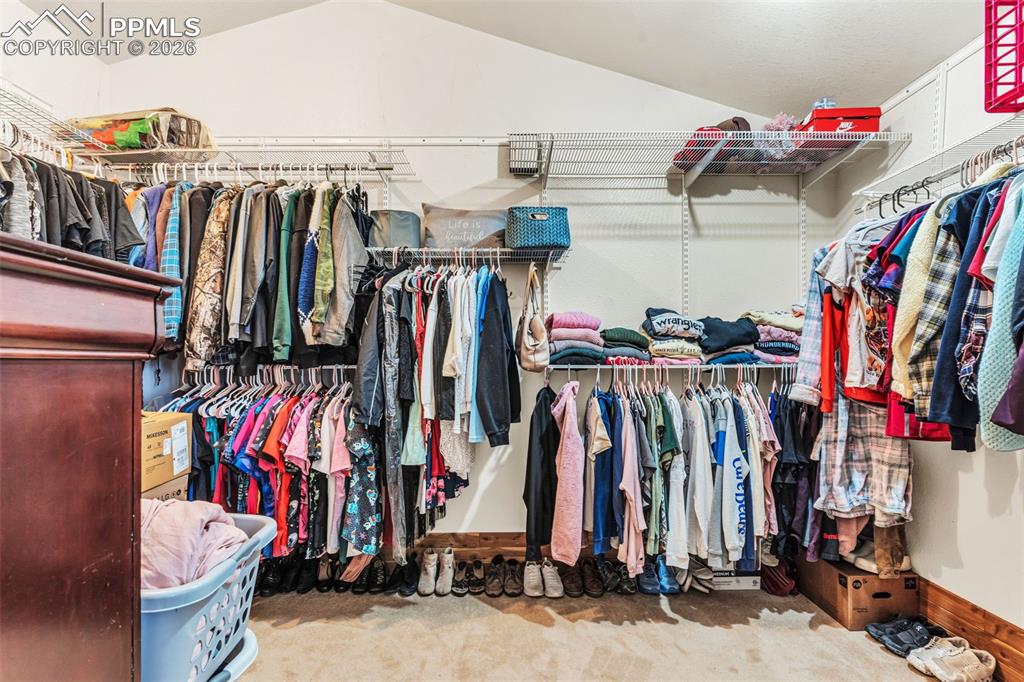 Image 29 of 50: Closet