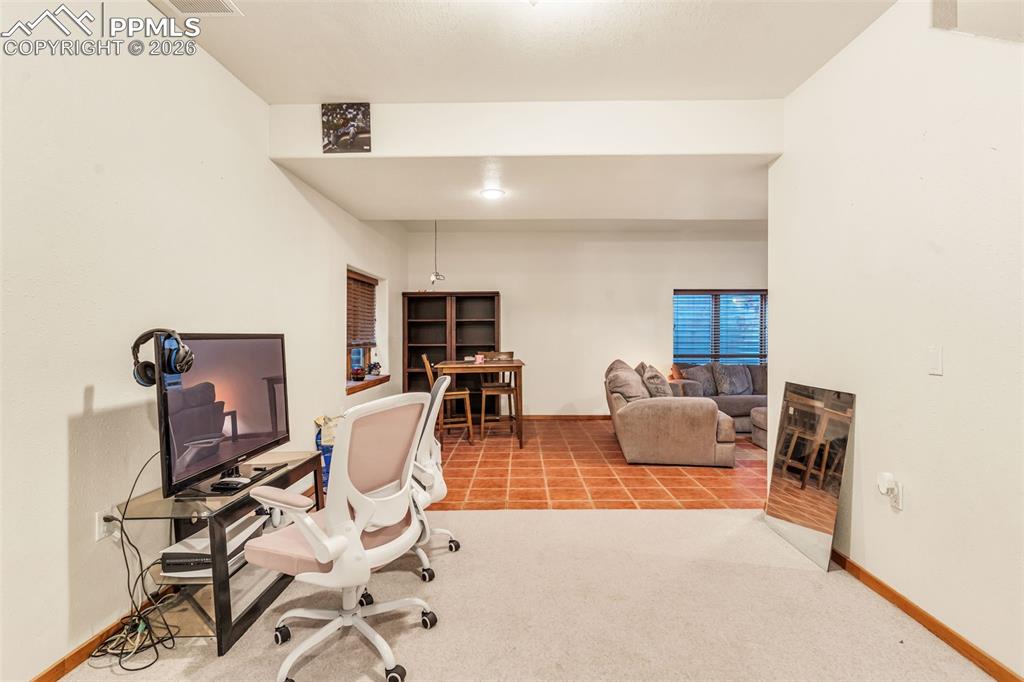 Image 31 of 50: Office