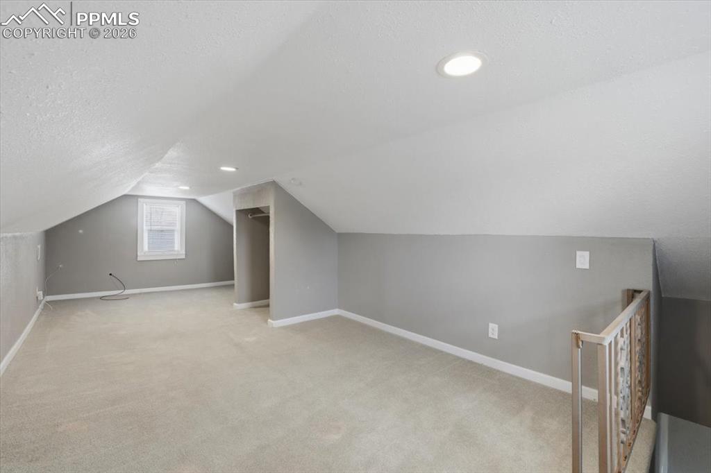 Image 17 of 24: Additional living space