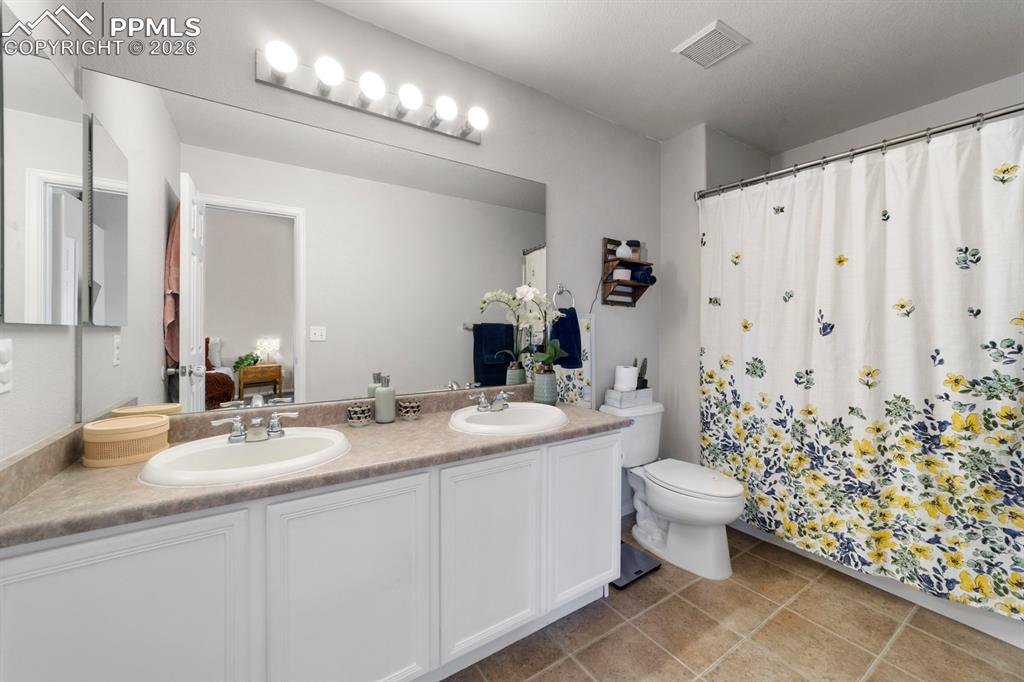 Image 11 of 31: Master bath