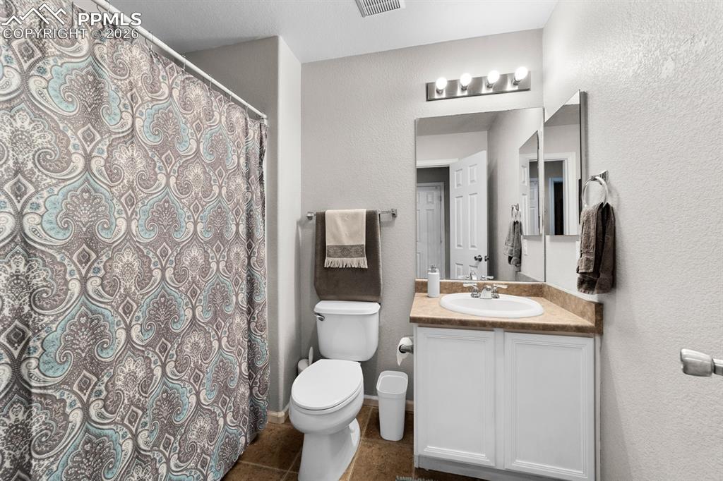 Image 12 of 31: Upstairs bathroom 