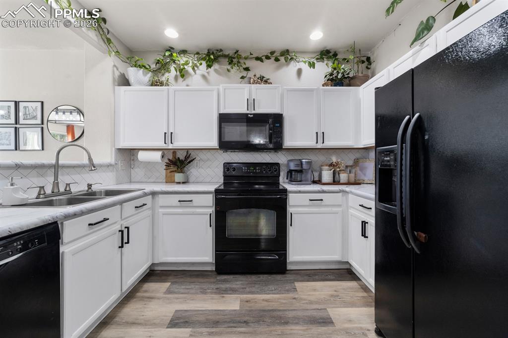 Image 18 of 31: Updated kitchen and counter tops