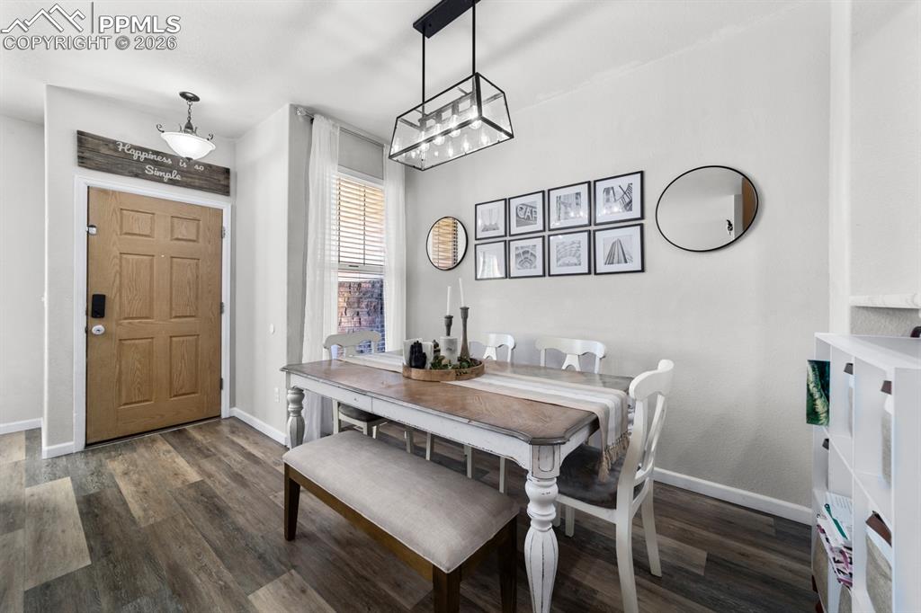 Image 21 of 31: Dining Area