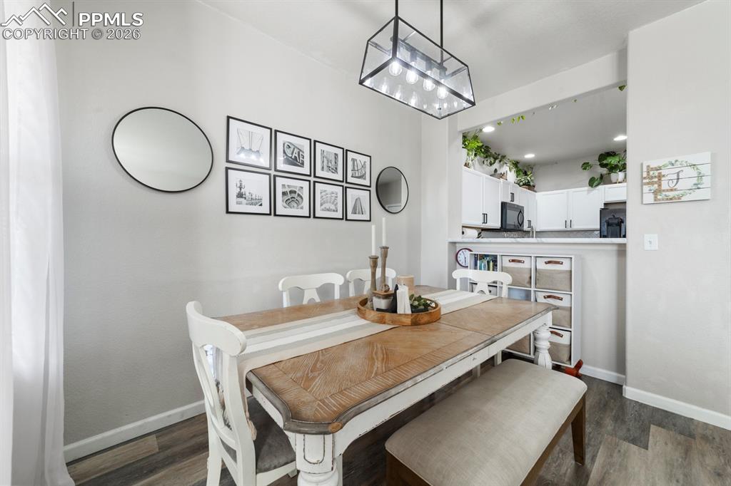 Image 22 of 31: Dining Area