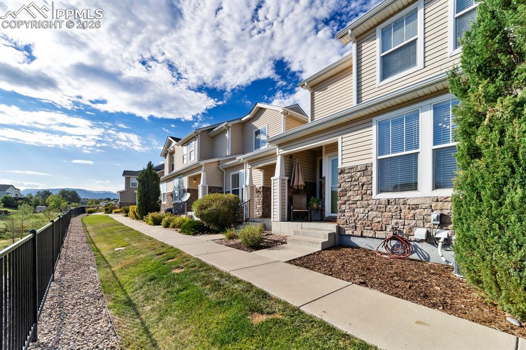 Image 26 of 31: Entry